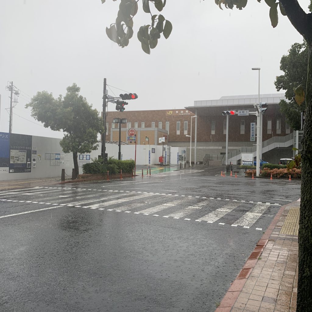JR多治見駅前の雨